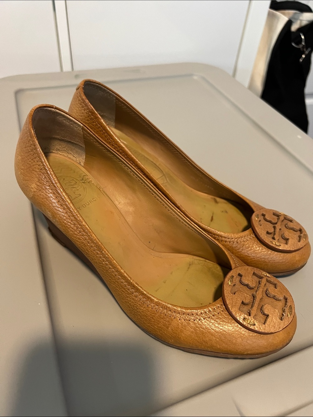 Tory Burch Women's Tan Leather Round-Toe Wedge Flats